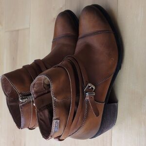 Saddle brown Pikolinos boots